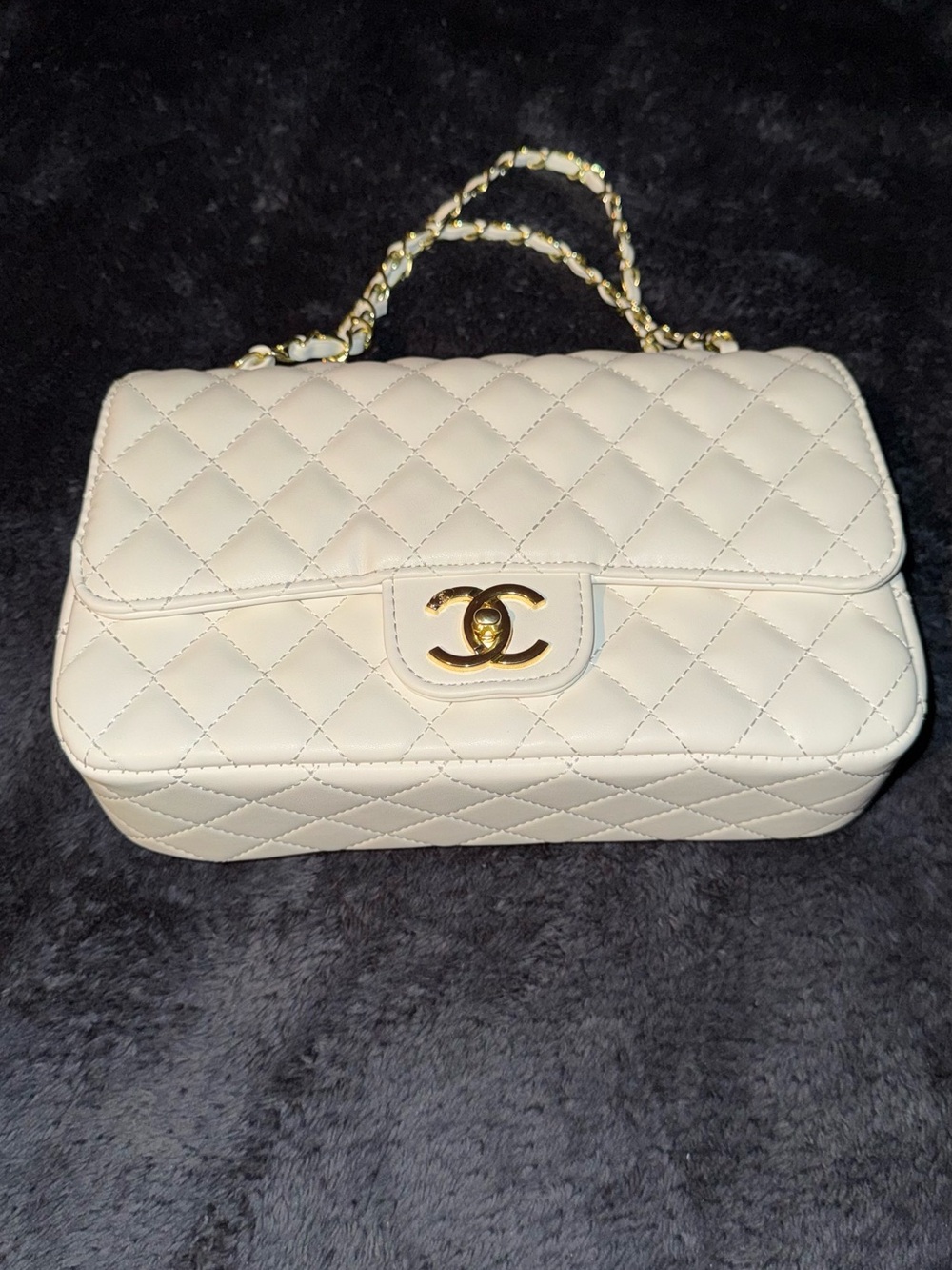 CHANEL Quilted white Shoulder Bag with Gold Hardware